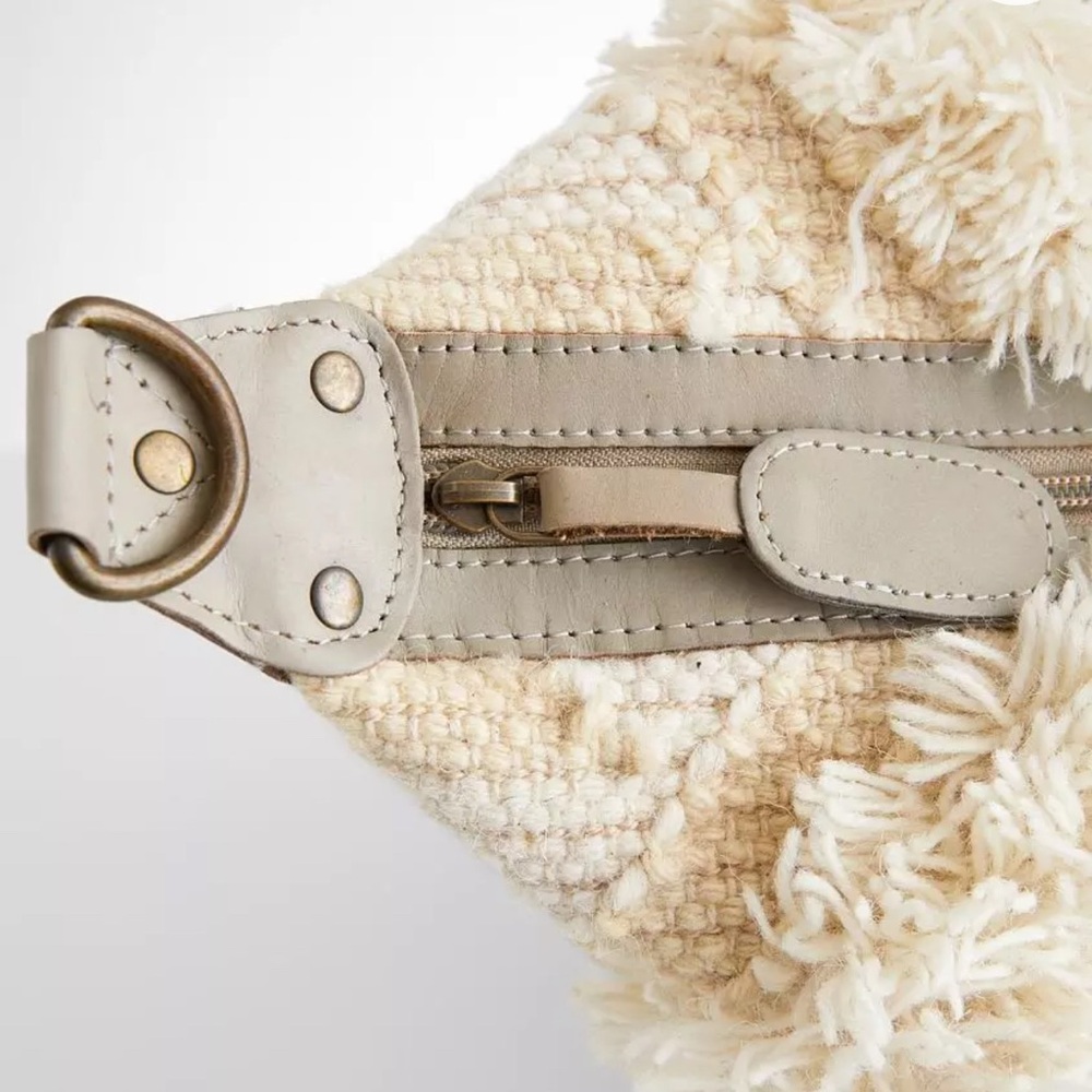 FREE PEOPLE |NWT |Quick Trip Leather Weekender Tote
FREE PEOPLE - Picture 4 of 6